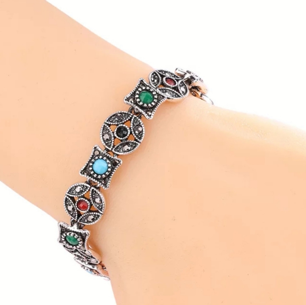 #23~NWOT Bohemian bracelet